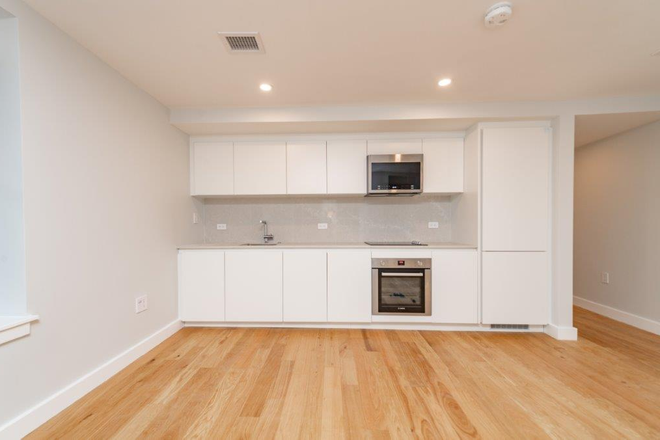 1 - SEPT 2026 – Modern North End Studio with In-Unit Laundry & Central A/C, Student OK! No Broker Fees! Apartments