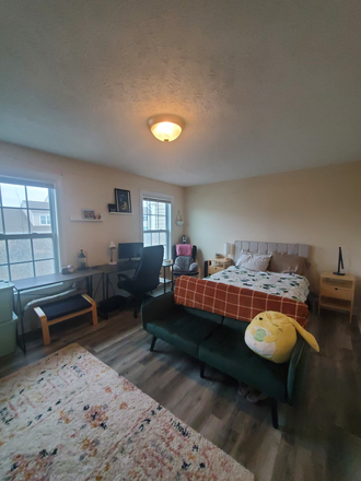 Bedroom available - Searching for roommate for townhouse with grad student/YP