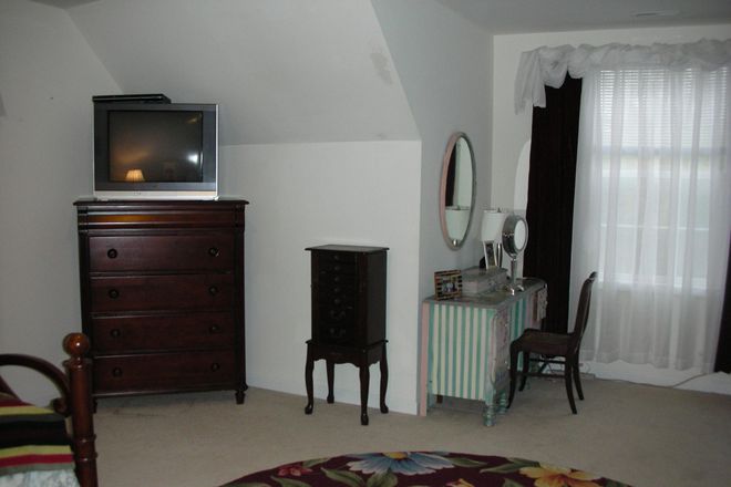 Bedroom - Great Apartment for Serious Student or Professor