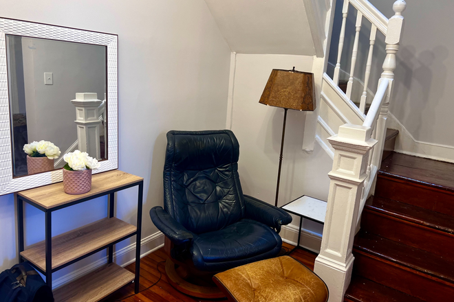 Library - Beautiful townhouse under 10 min walk from Homewood campus