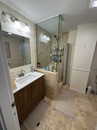 Bathroom - 1/Bed in a 4/bed 1/bath apartment with three female roomates
