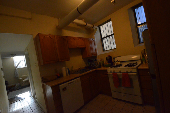 Basement 3 Bedroom at 103 Hemenway St. - NO Broker's Fee!!  -  Avail 9/1 - Modern 3 BED on Basement at Hemenway St. Apartments