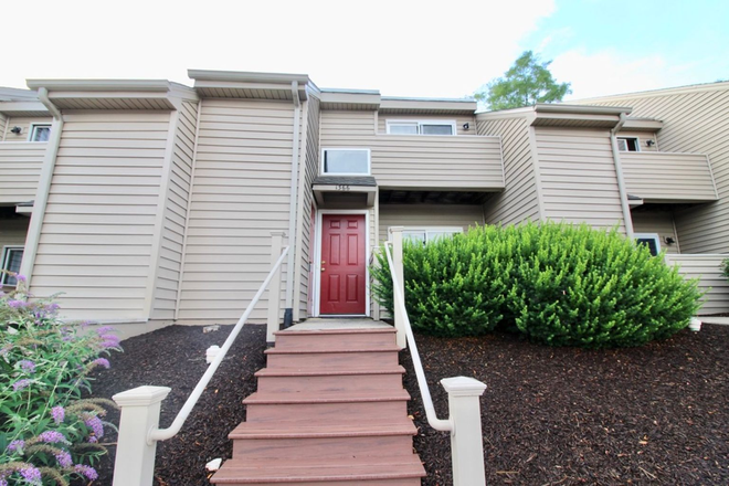 Front - 4 bedroom/2 bathroom townhome for rent in Camden Townes!