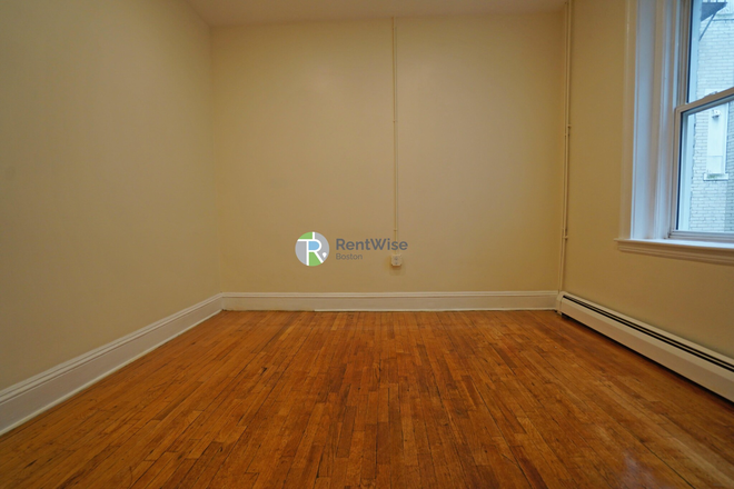 1 - FEB 2026-Gorgeous Comm Ave Studio, H/HW inc. Cat ok, NO FEE Apartments