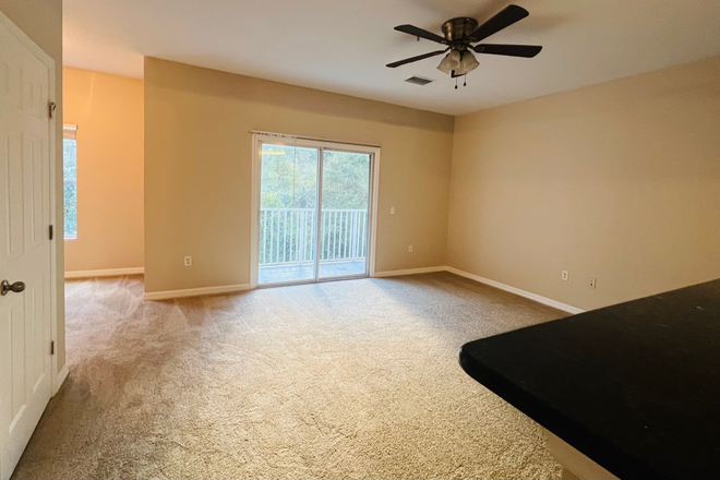 Family room, Patio - *4B/4B/2Car Garage*Utilities bill covered by landlord *In-unit laundry (W/D) *1.2 Mile to U Townhome