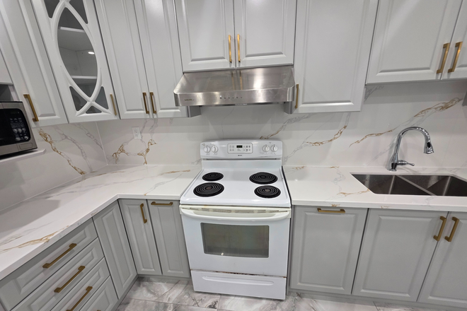 Kitchen - Minnacote Ave House