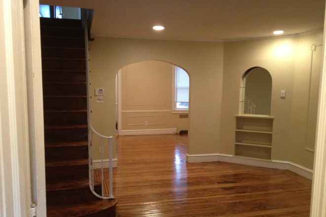 living rm - 5752 Woodbine Ave House