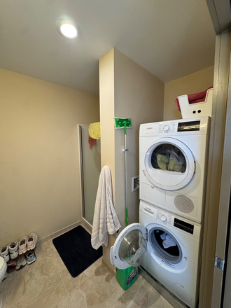 in-unit washer and dryer - Studio apartment on WashU med campus, 10 min drive to Danforth