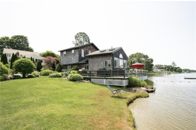 Outdoor lawn - Waterfront on Narrow River House