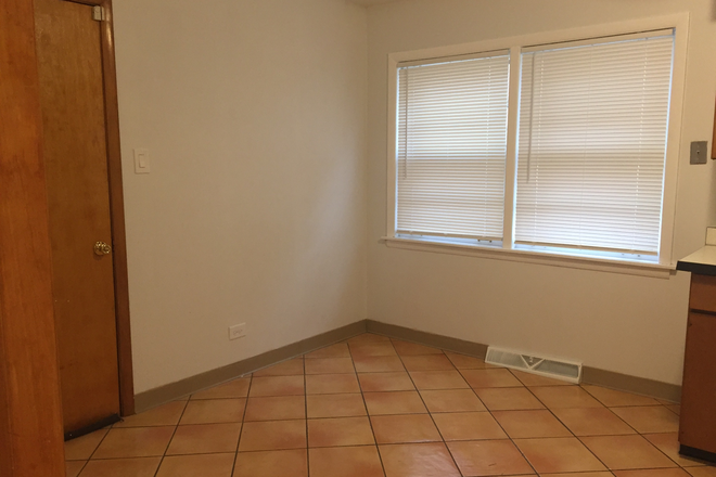 Eat-In Kitchen - Bridgeport, 3 Bedroom, 1 Bath, 1st Floor Apartments