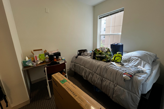 Room - Sublease for 4x4 apartment in Landmark