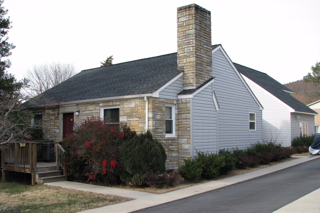 Exterior - Unique 2 Bedroom Duplex Available with Parking Near UVA Rental