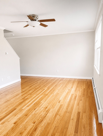hardwood floors - Flex start date 8/1-8/15/26 4 bedroom 1.5 bath townhouse style apartment  2 free parking