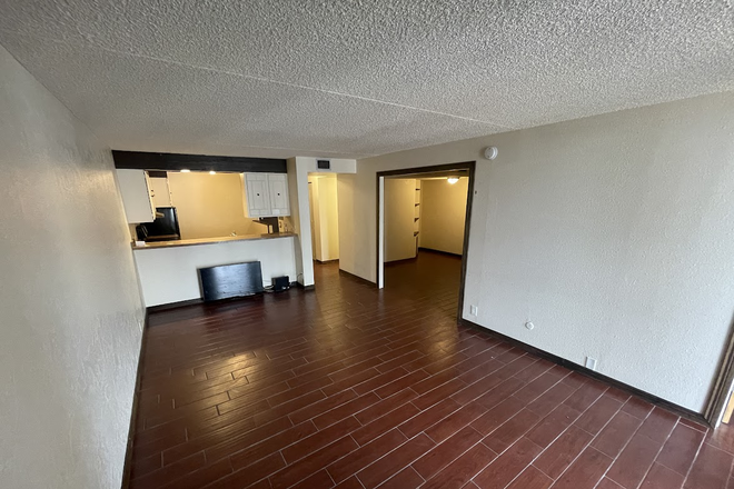 3 - AVAILABLE 8/5: 805 29th St #403 Apartments