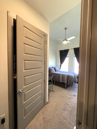 Entryway - Aspire Sublease Full Academic Year 25/26