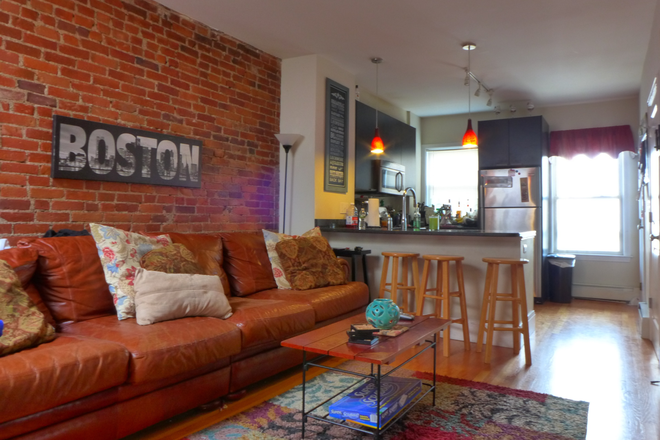 bostonrealtyonline.com - Modern Top Floor Four Bed w/ Exposed Brick