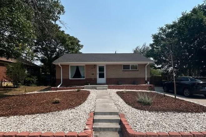 Street View - Basement Suite (2 bed/1bath + Living Room)