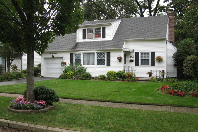 Outside street view - Safe Garden City: walk or bike to campus House