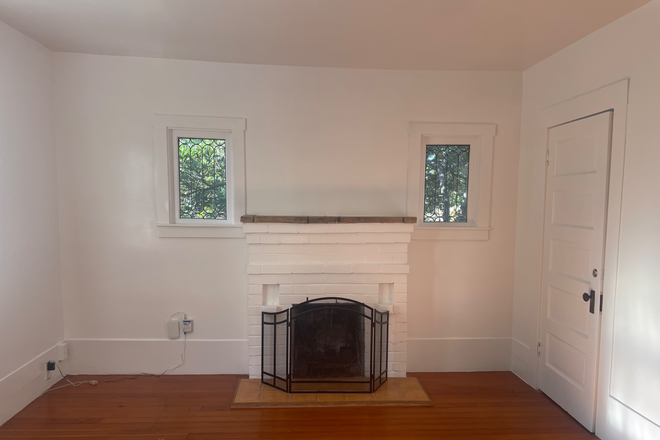 Living Room - Secluded Cottage set in lush gardens Rental