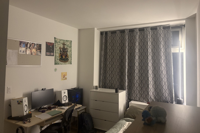 Bedroom - Private Room for Rent in 2 Bed / 2 Bath High-Rise – Jackson Heights Apartments
