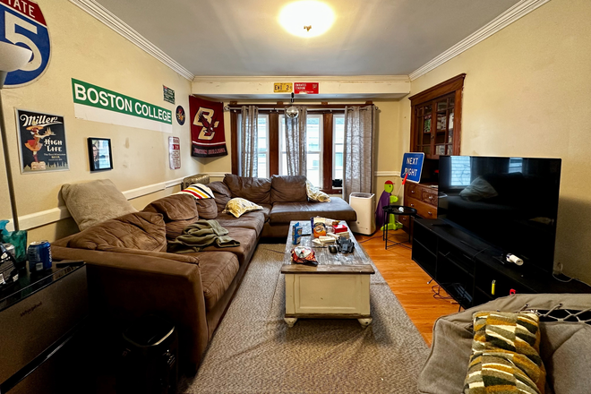 ... - SPACIOUS 4 BED WITH DECKS Apartments