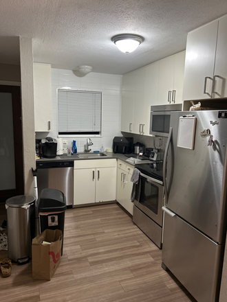 Kitchen - 2000 Walnut Apartments