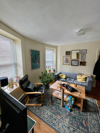 Living room - Top floor sublet in Symphony, steps away from Whole Foods (AVAIL DEC 15) Apartments