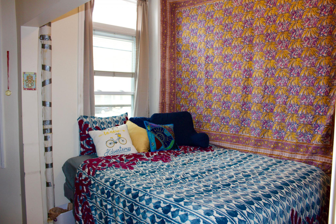 Visit hubrealtyproperties.com - Handy 3 bedroom with street views, near Kenmore Square Apartments