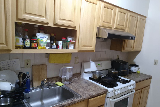 Kitchen - Perfect for summer semester! Cheap summer sublet from mid-May to mid-August. Townhome