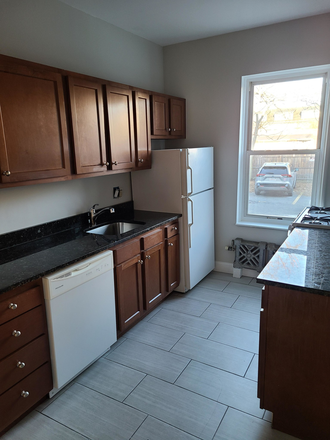 living - BEAUTIFUL 4 BED, HEAT/HOT WATER INCLUDED! 9/1/26!!