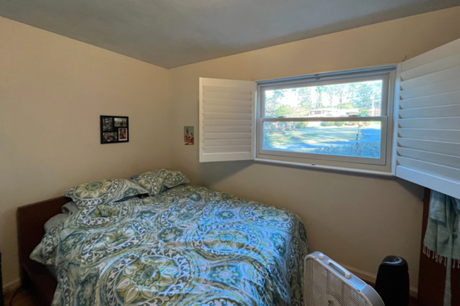 Bedroom for sublet - *Women Preferred* Shared Housing Close to Campus - SUMMER 2026