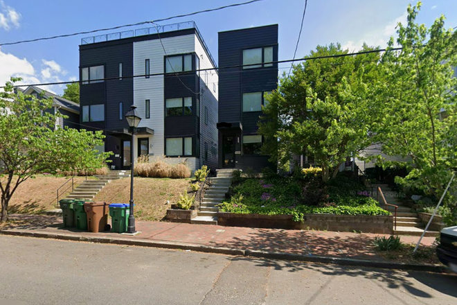 Street view - Bedroom with Private Bath in West Clay St House (Furnished or Unfurnished)