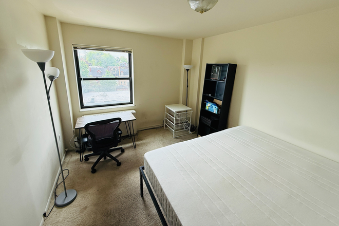 Bedroom - Summer Sublet Available in Squirrel Hill Apartments