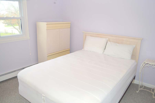 Bedroom 2 - 20 Burbank Avenue - Bonnet Shores and North End - Narragansett House