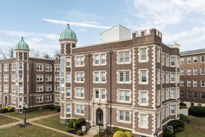 Drexel Arms Photo - [ Right next Overbrook Station / 680$ (rent) + 100$ (bills) => 780$ ]