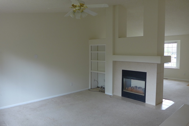 3 - AVAILABLE 8/5: 1436 Begonia Wy House