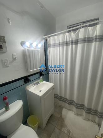 Bathroom - 3rd Floor 2 Bed Split on Comm Ave!! Apartments