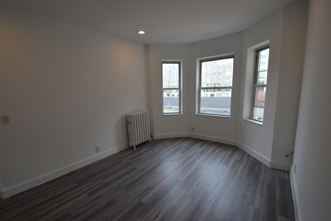 Bedroom 1 - 3 Bed on Peterborough St - Available 9/1/26 Apartments