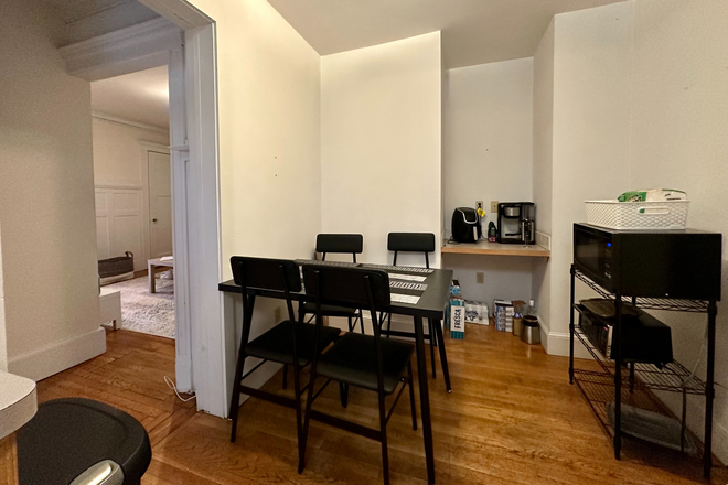 Call NOW for showings! 617-236-8600 - PARK DR - LRG TRUE 3BR CONDO IN AUDUBON CRCL FOR *9/1/2026* W/ LIVING RM, H&HW INC, LNDRY IN BLDNG!