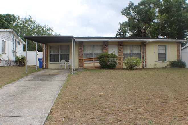 outside front view - Spacious Furnished 4 Bedroom Temple Terrace Home