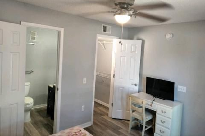 Walk in closet, desk/chair(monitor not included) - NO FEES !!! 2nd Floor room with private bath and closet in ALL FEMALE SHARED living space condo.