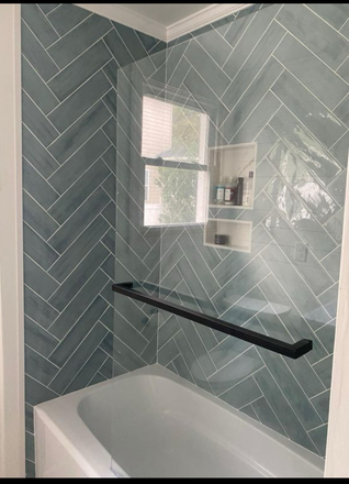 Bathroom 1 - 4 bedroom remodeled home 10 minutes from campus