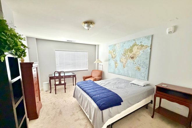 Furnished bedroom - Furnished Room, All Utilities Included — High-Rise w/ Pool & Gym