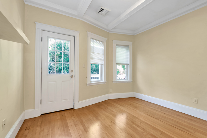Entry - Modern and renovated four-bedroom, two-bathroom apartment near Tufts.