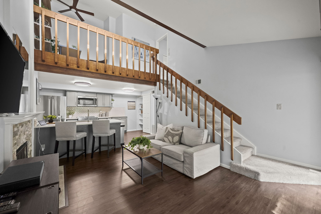 Living room - Newly renovated 2B/2BA condo!