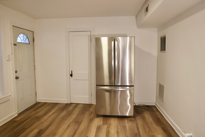 Stainless steel appliances - 2-bedroom apartment in the heart of Little Village — 780 sq ft, available now