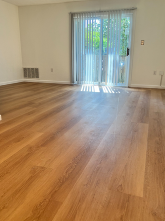 Living Room - 1BR 1BA Apt Ravens Crest Dr. Plainsboro