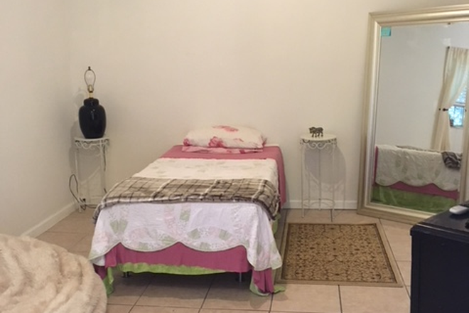 bedroom area:  includes a queen size bed - cottage Apartments