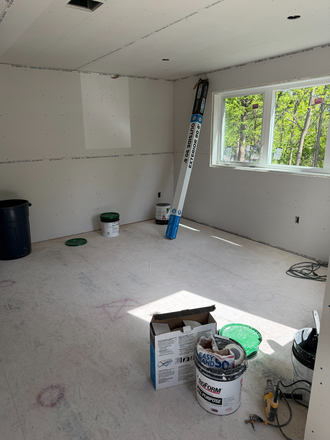 Living Room - 815 Main Street - NEW CONSTRUCTION, Rent incl hot water, cleaning service Apartments