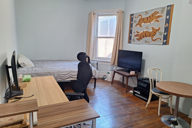 Bedroom photo 1 - 1 Bedroom sublet - above ground, 5 mins to campus Townhome